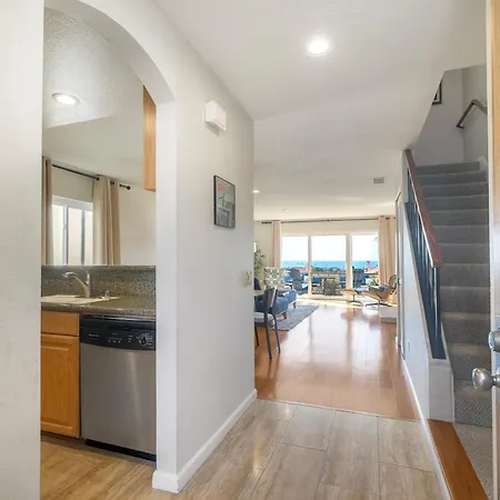 Luxury Coastal Escape | Sleeps 4 | Ocean Views + Amenities Carlsbad