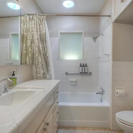 Holiday home Coastal Steps From The | Walk To Village, Dog-friendly *