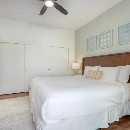 Coastal — Private Patio + Gated Pool & In Minutes To The Beach! Holiday home