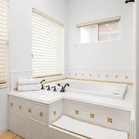 Ocean View 4 Bedroom Holiday home Carlsbad