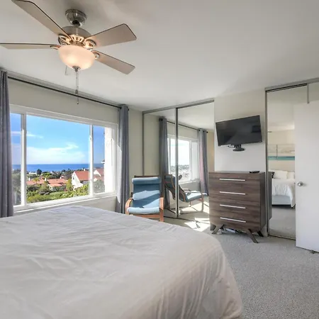 Holiday home Luxury Coastal Escape | Sleeps 4 | Ocean Views + Amenities Carlsbad