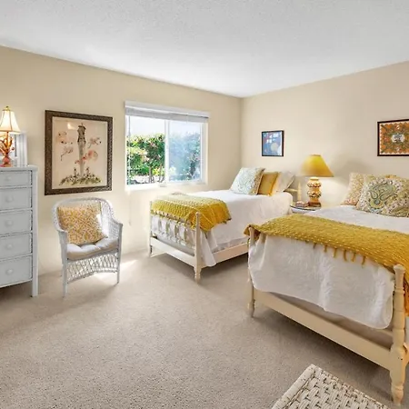 2br With Views Near Shops And Food, Fast Wifi Holiday home *