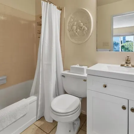 2br With Views Near Shops And Food, Fast Wifi
