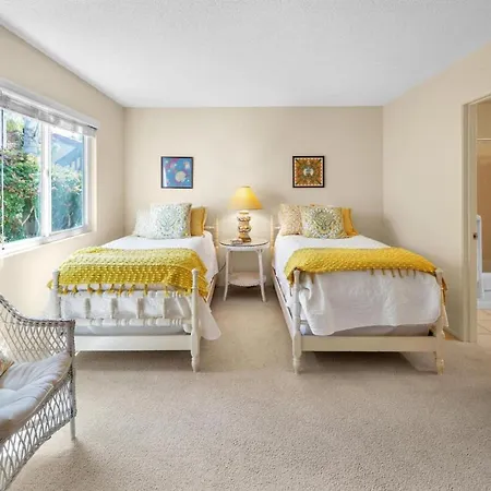 2br With Views Near Shops And Food, Fast Wifi Carlsbad