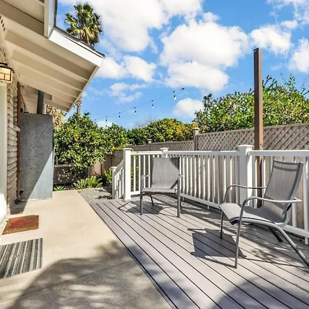 Comfortable 2br Walk To Holiday home Carlsbad