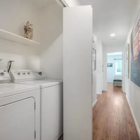 Coastal — Private Patio + Gated Pool & In Minutes To The Beach! Holiday home Carlsbad