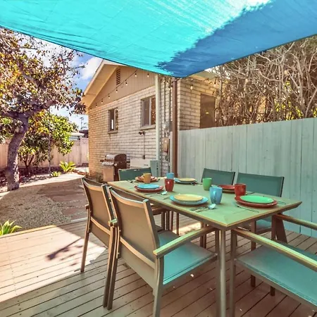 Holiday home Comfortable 2br Walk To Carlsbad