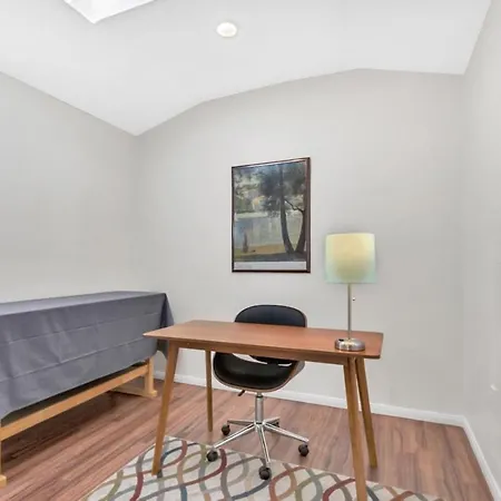Holiday home Comfortable 2br Walk To Carlsbad