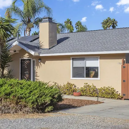 2 Blocks To Beach, Firepit, Sandbox, Bbq, Work Holiday home Carlsbad