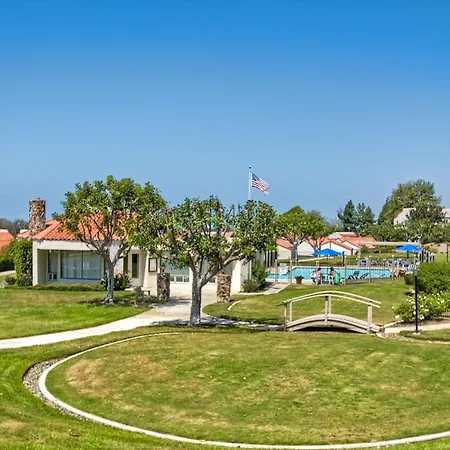 Luxury Coastal Escape | Sleeps 4 | Ocean Views + Amenities