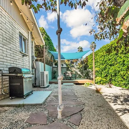 Comfortable 2br Walk To Holiday home Carlsbad