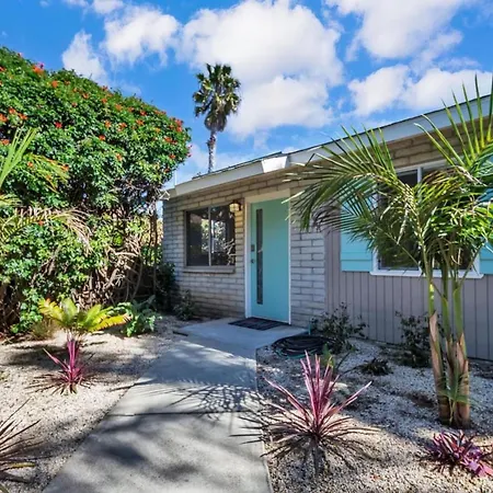 Comfortable 2br Walk To Holiday home Carlsbad