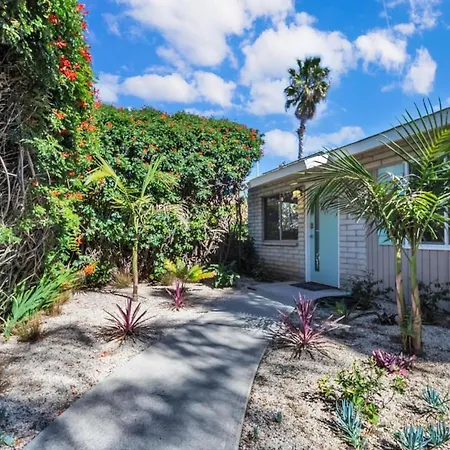 Comfortable 2br Walk To * Carlsbad
