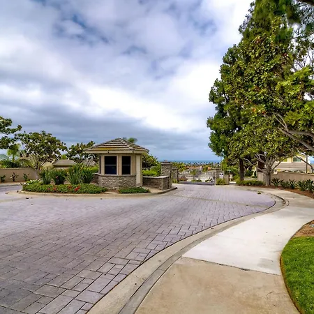 Coastal — Private Patio + Gated Pool & In Minutes To The Beach! Holiday home *