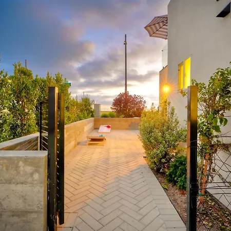Holiday home Sycamore Haus Estate - Rent 3 Ocean-view Luxury Steps From State
