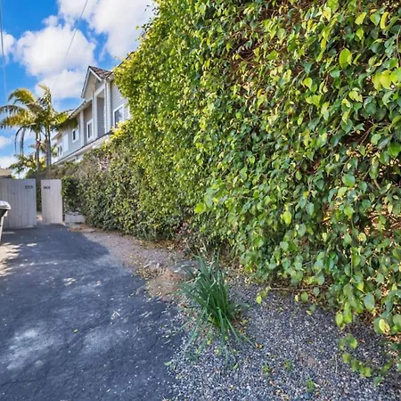 Comfortable 2br Walk To Carlsbad