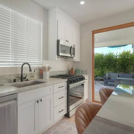 Sycamore Haus Estate - Rent 3 Ocean-view Luxury Steps From State