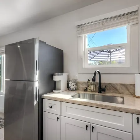 Sycamore Haus Estate - Rent 3 Ocean-view Luxury Steps From State Holiday home *