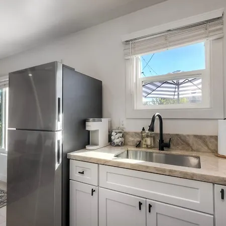 Modern Vacation With Ocean Views, Private Patio, Fire Pit & Walkable Location Carlsbad