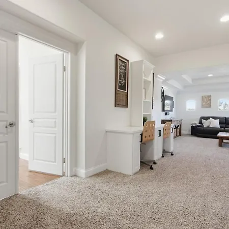 Apartment Quiet One And A Half Miles From The
