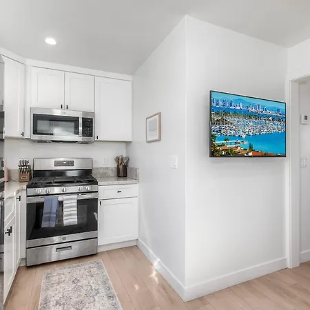 Modern Vacation With Ocean Views, Private Patio, Fire Pit & Walkable Location *