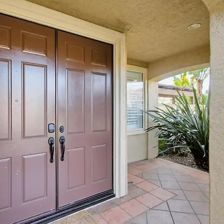 Apartment Quiet One And A Half Miles From The