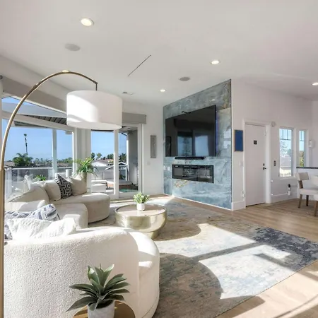 Aqua Vista For 10 Holiday home *