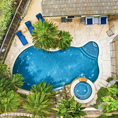 Holiday home Pool Retreat With Hot Tub And Patio *