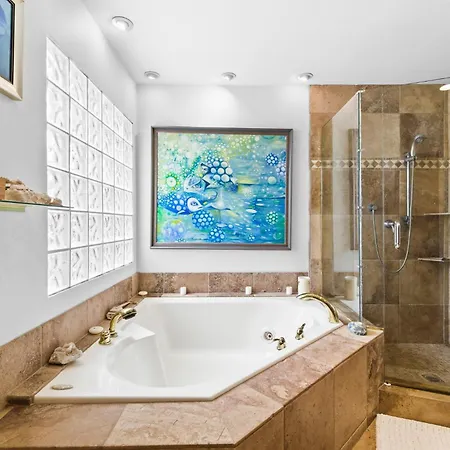 Holiday home Pool Retreat With Hot Tub And Patio Carlsbad