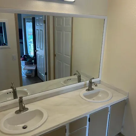 One Mile To The Coast In Carlsbad! Lovely Single Story, Family Friendly! Holiday home Carlsbad