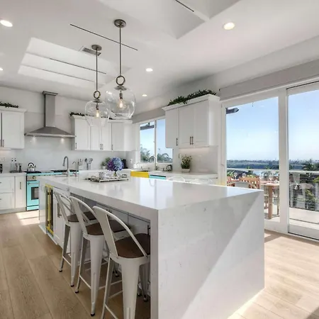 Aqua Vista For 10 Holiday home Carlsbad