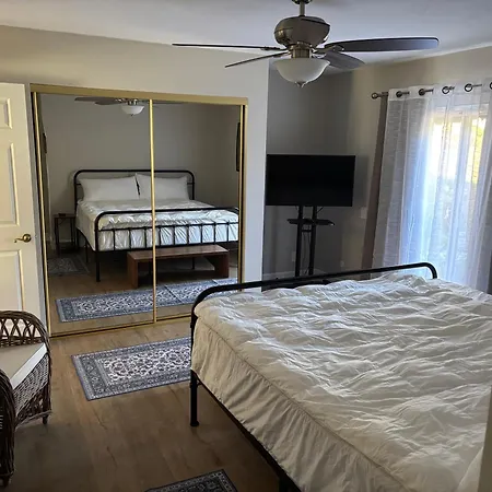 One Mile To The Coast In Carlsbad! Lovely Single Story, Family Friendly! Holiday home Carlsbad