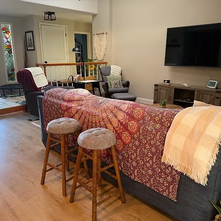 One Mile To The Coast In Carlsbad! Lovely Single Story, Family Friendly! Holiday home