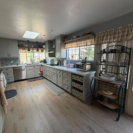 One Mile To The Coast In Carlsbad! Lovely Single Story, Family Friendly! Holiday home *