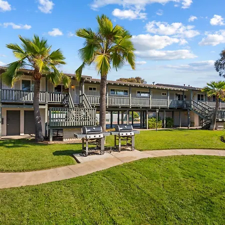 Holiday home Coastal Retreat *