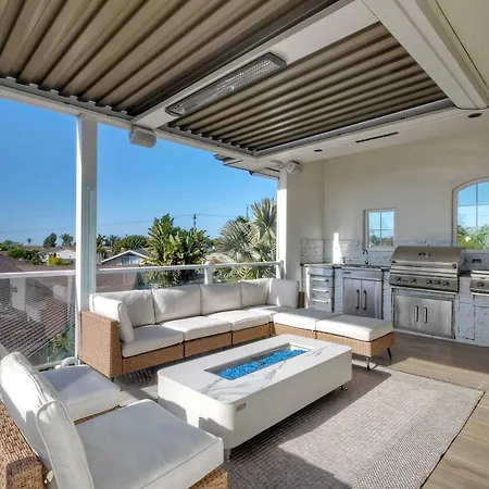 Aqua Vista For 10 Holiday home