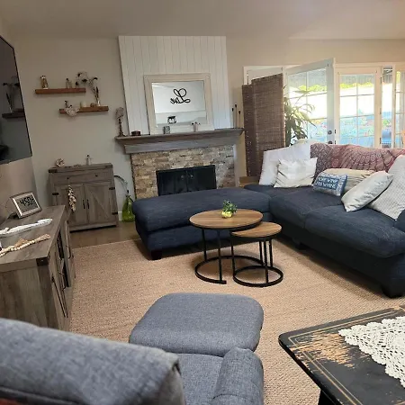 One Mile To The Coast In Carlsbad! Lovely Single Story, Family Friendly! Carlsbad