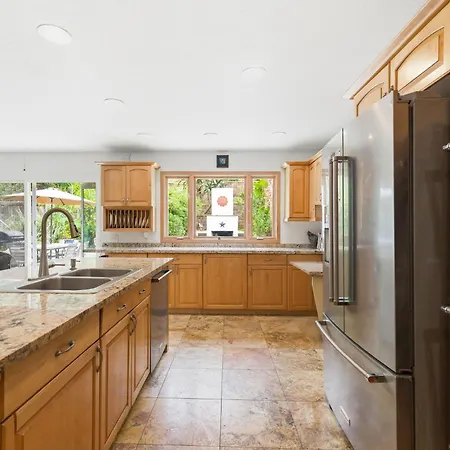 Pool Retreat With Hot Tub And Patio Carlsbad