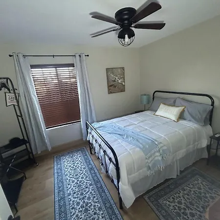 One Mile To The Coast In Carlsbad! Lovely Single Story, Family Friendly! Carlsbad