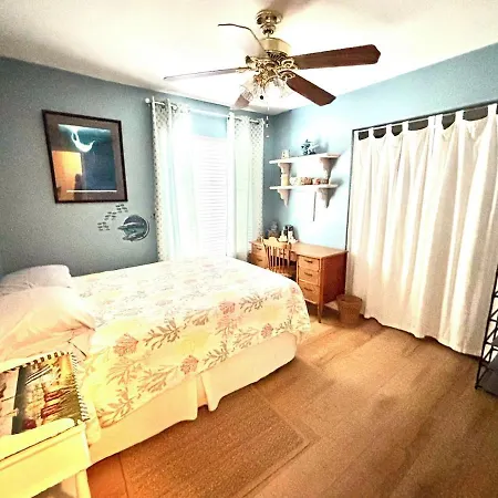 Holiday home One Mile To The Coast In Carlsbad! Lovely Single Story, Family Friendly! Carlsbad