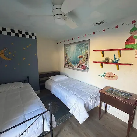 One Mile To The Coast In Carlsbad! Lovely Single Story, Family Friendly! Holiday home *