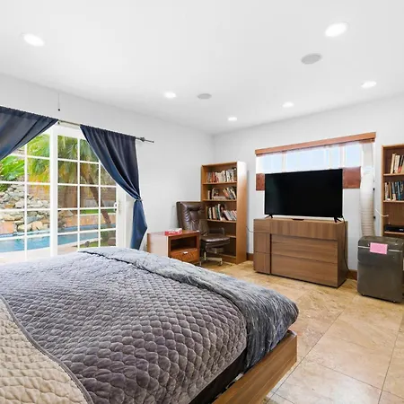Holiday home Pool Retreat With Hot Tub And Patio Carlsbad