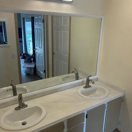 One Mile To The Coast In Carlsbad! Lovely Single Story, Family Friendly! Carlsbad