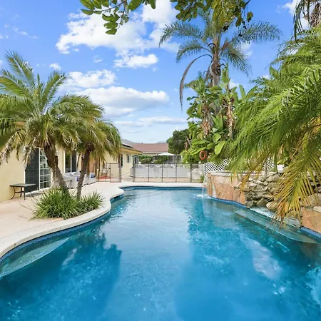 Holiday home Pool Retreat With Hot Tub And Patio Carlsbad