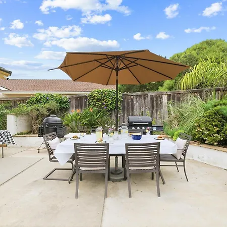 Pool Retreat With Hot Tub And Patio *