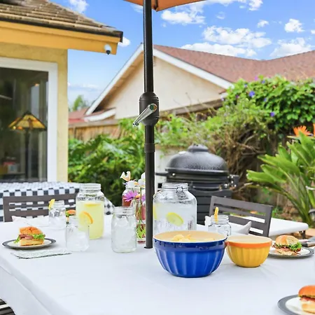 Holiday home Pool Retreat With Hot Tub And Patio *