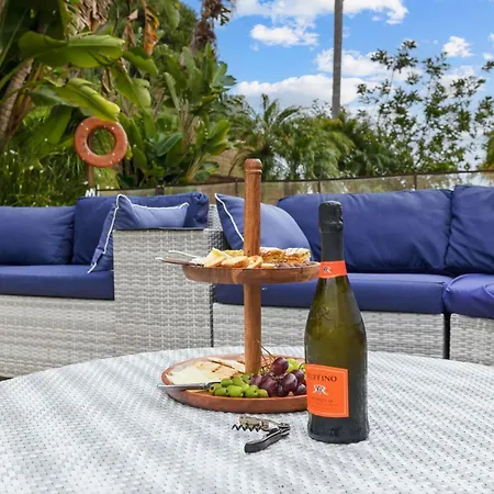 Holiday home Pool Retreat With Hot Tub And Patio Carlsbad