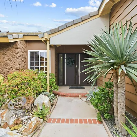 Holiday home Pool Retreat With Hot Tub And Patio *