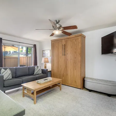 90 Walk Score, Private Patio, Steps To & Dining, Parking *