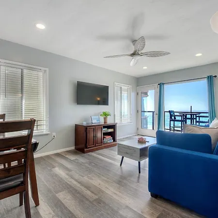 Oceanfront Condo, Private Balcony, Access, Sunset Views Apartment *